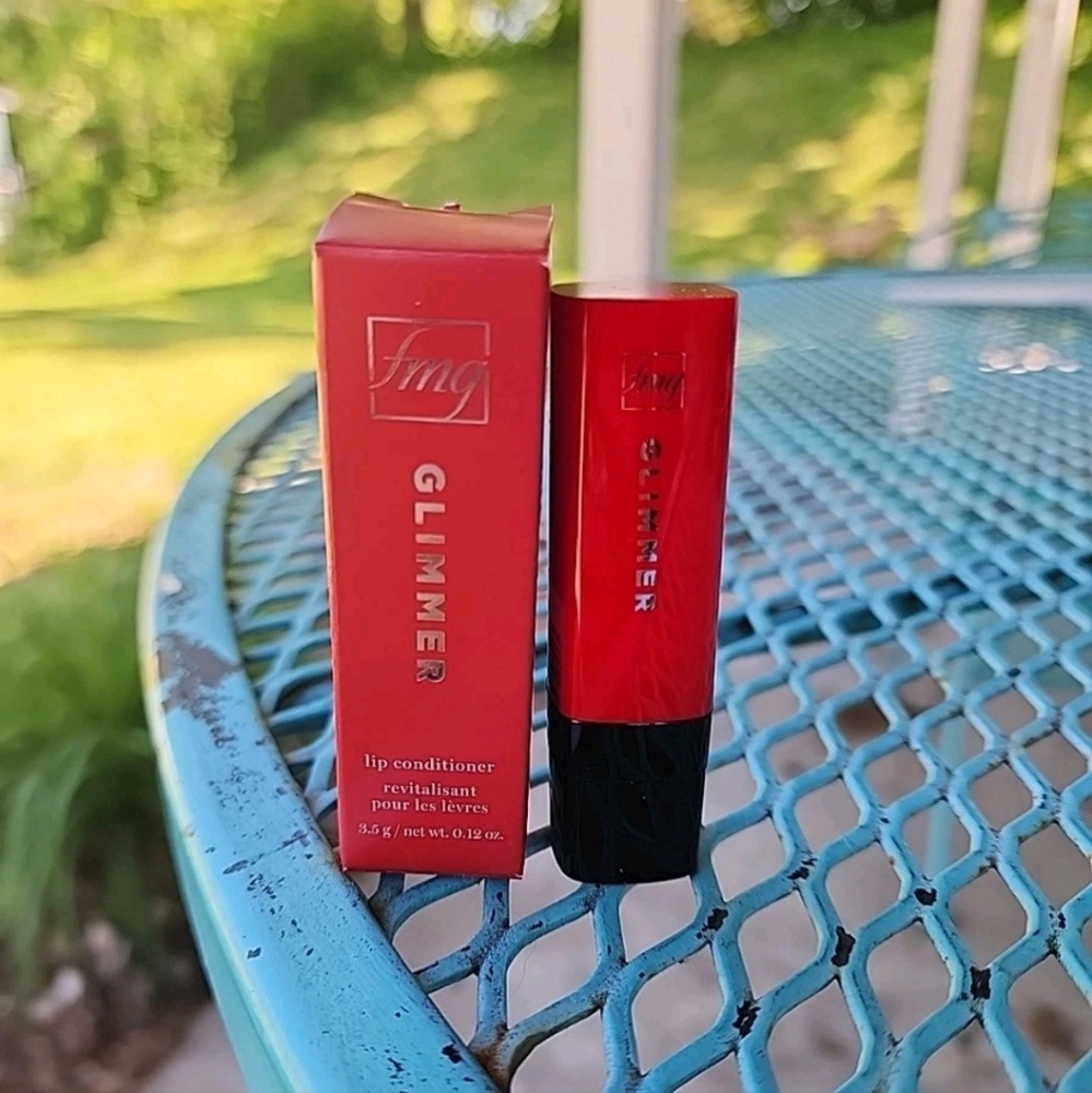 Avon fmg Lip CONDITIONER w/MANGO SEED BUTTER, JOJOBA OIL, SUNFLOWER SEED OIL